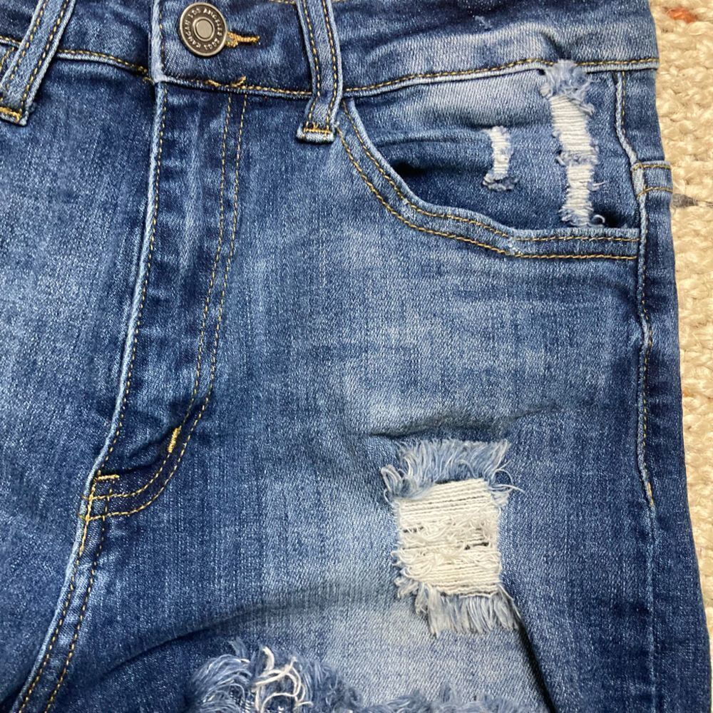 KanCan, Medium Blue Wash Distressed Jean Shorts Mid-High Rise Denim 5 Juniors - Picture 6 of 9
